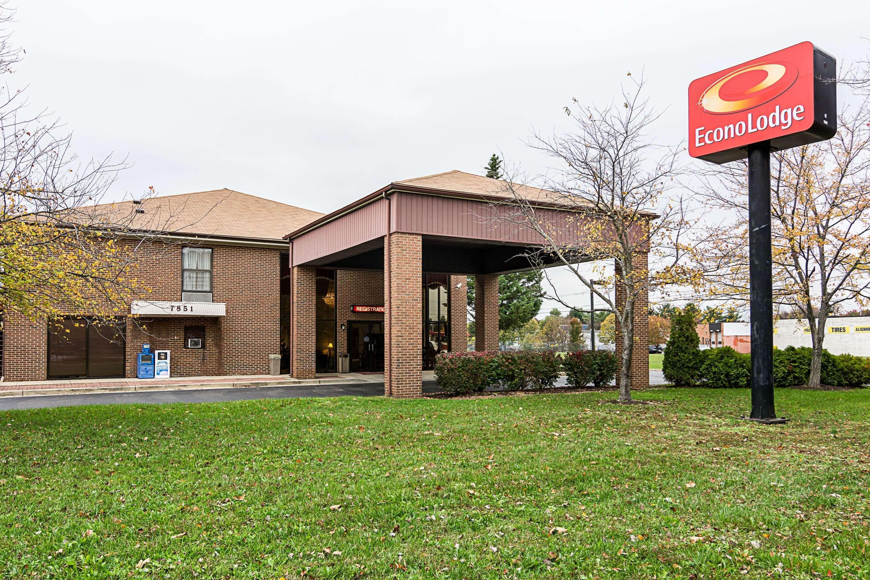 Econo Lodge Andrews Afb Clinton Exterior photo